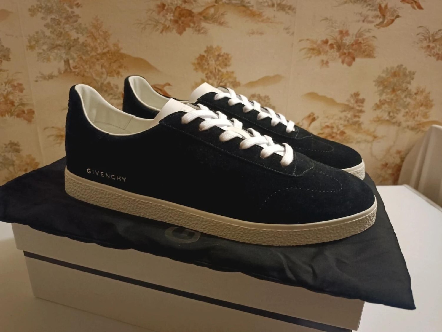 Givenchy baskets basses en daim noir - EU 46