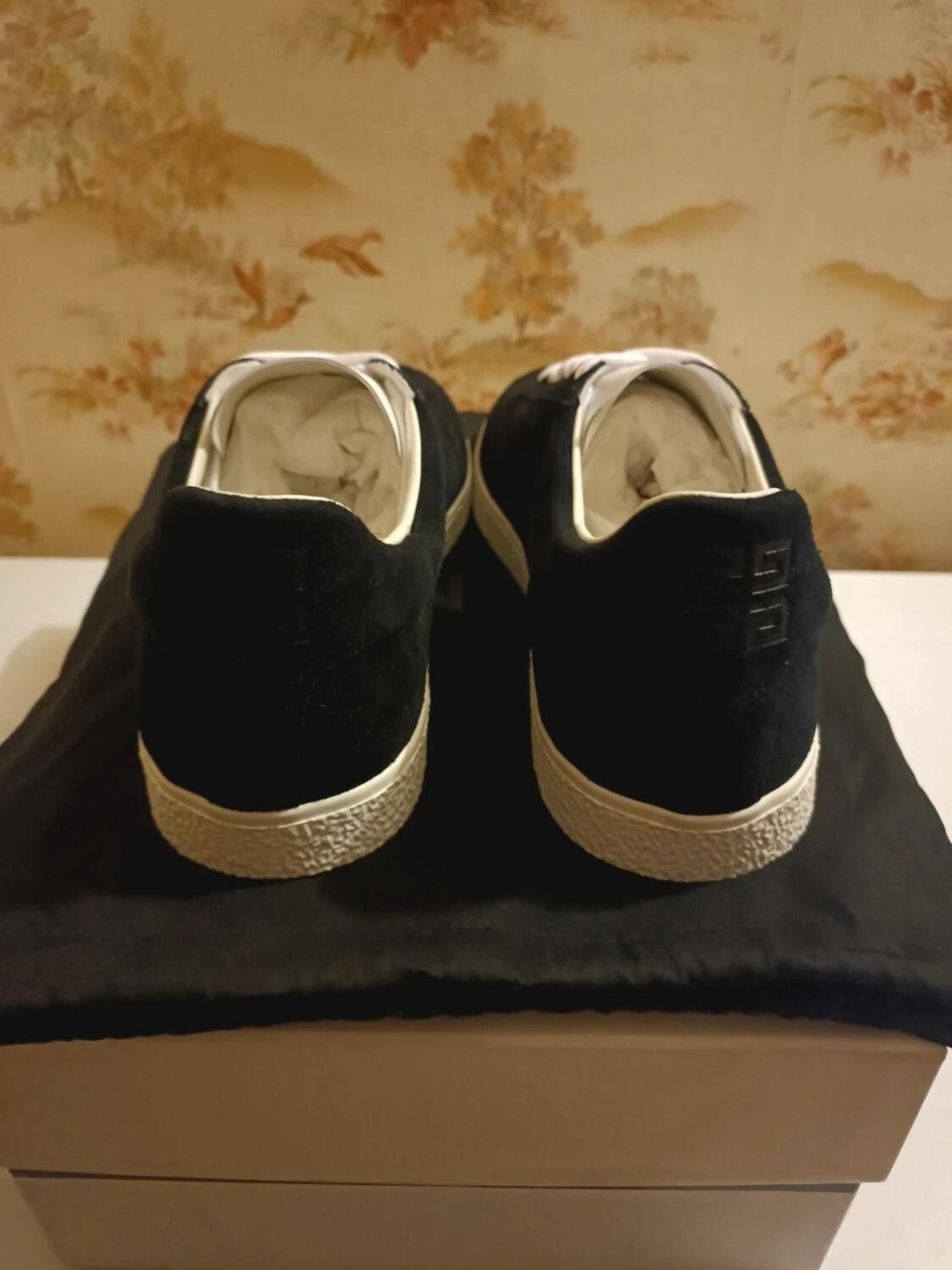 Givenchy baskets basses en daim noir - EU 46