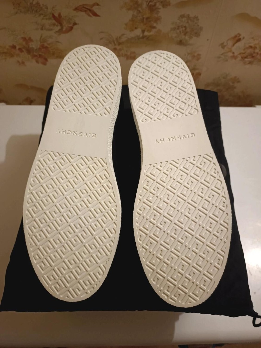 Givenchy baskets basses en daim noir - EU 46