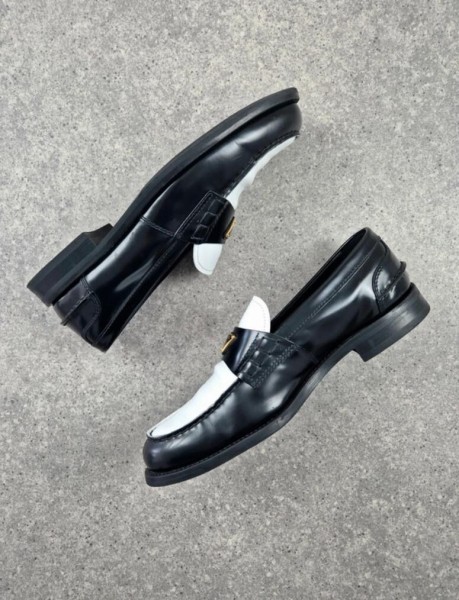 Mocassins Prada Two Tone Brushed Leather Loafers taille 42,5
