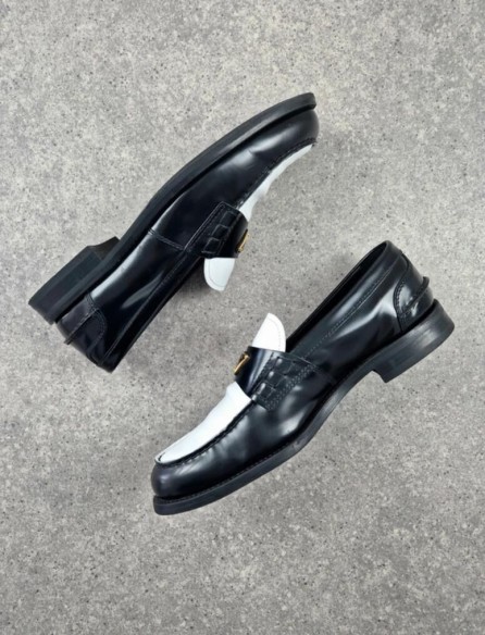 Mocassins Prada Two Tone Brushed Leather Loafers taille 42,5