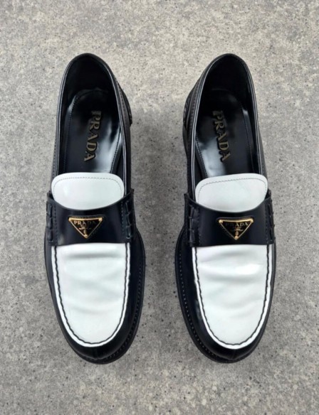 Mocassins Prada Two Tone Brushed Leather Loafers taille 42,5