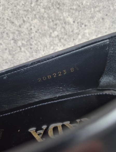 Mocassins Prada Two Tone Brushed Leather Loafers taille 42,5