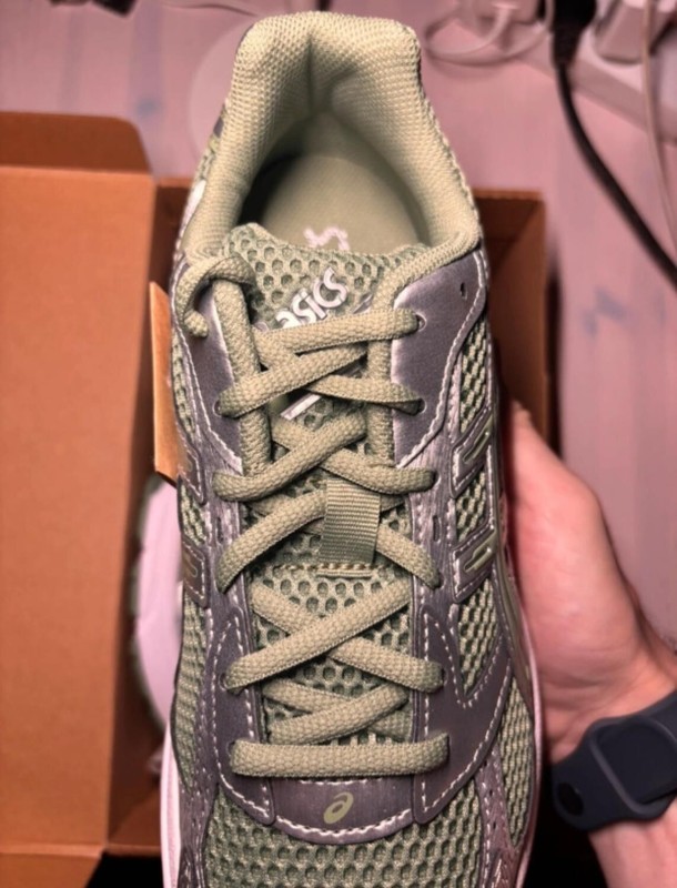 Asics 1130 swamp green pure silver taille 41,5 2