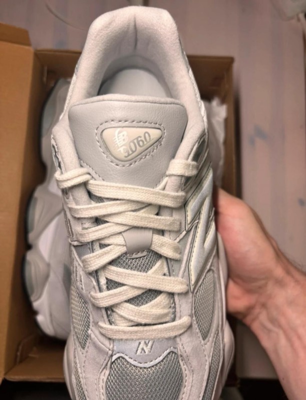 New Balance 9060 concrete grey taille 39,5 2