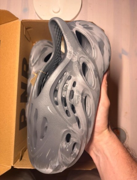 Yeezy foam RNR granite taille 39
