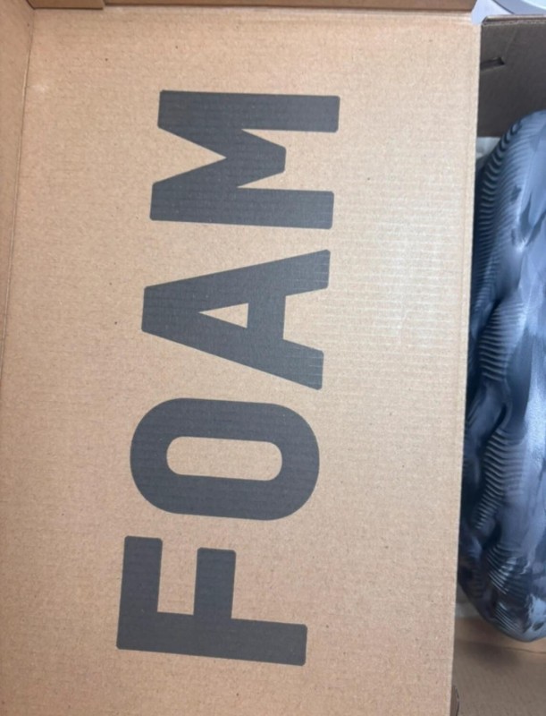 Yeezy foam RNR granite taille 39 2