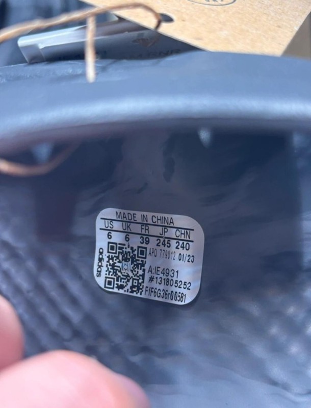 Yeezy foam RNR granite taille 39 2