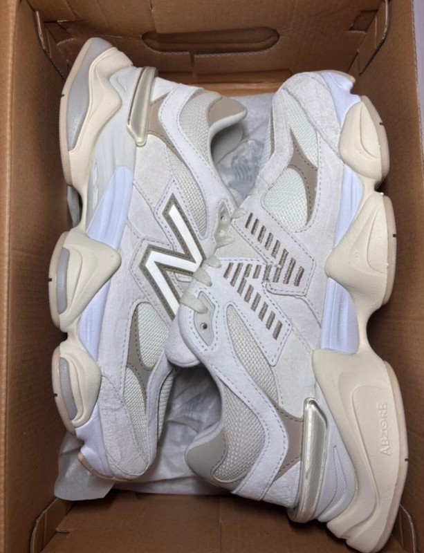 New balance 9060 sea salt brown taille 41,5 2