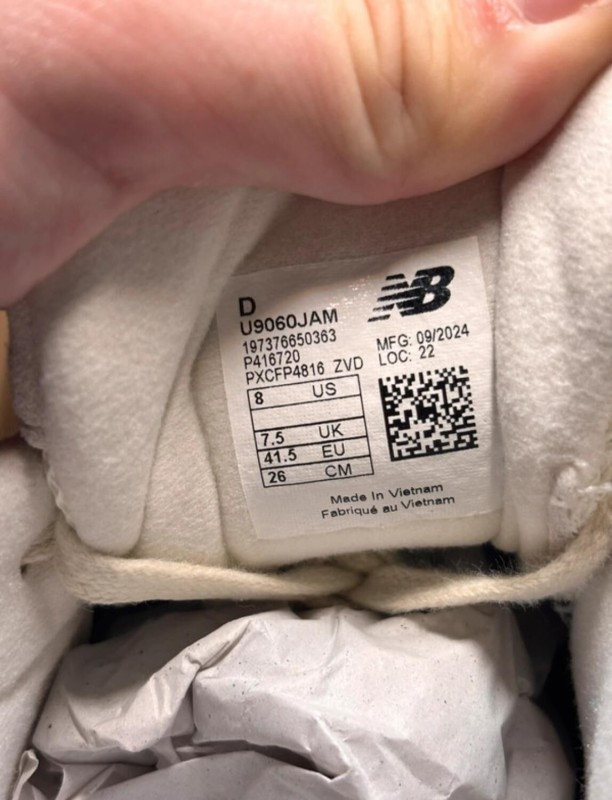 New balance 9060 sea salt brown taille 41,5 2