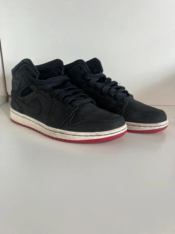 Nike Air Jordan 1 Mid Noveau Black Red