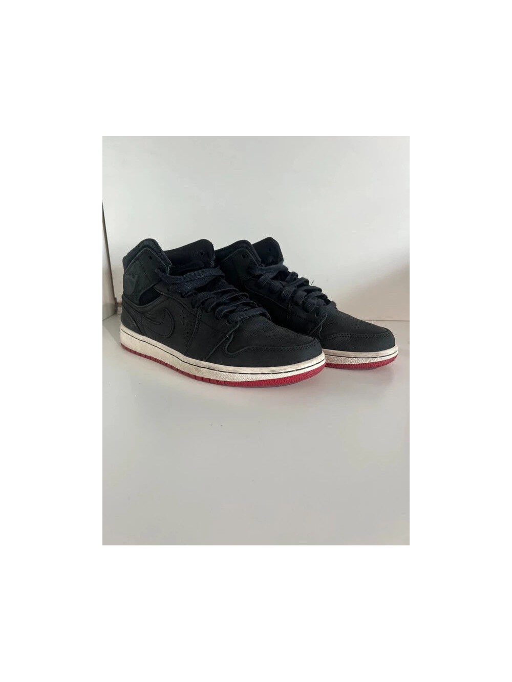 Nike Air Jordan 1 Mid Noveau Black Red