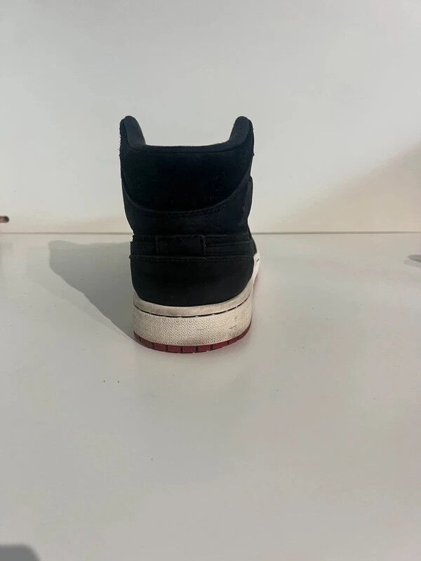 Nike Air Jordan 1 Mid Noveau Black Red 2