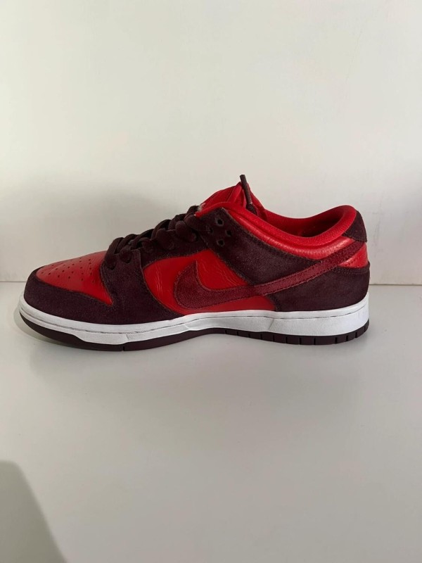 Nike SB Dunk low Cherry 2