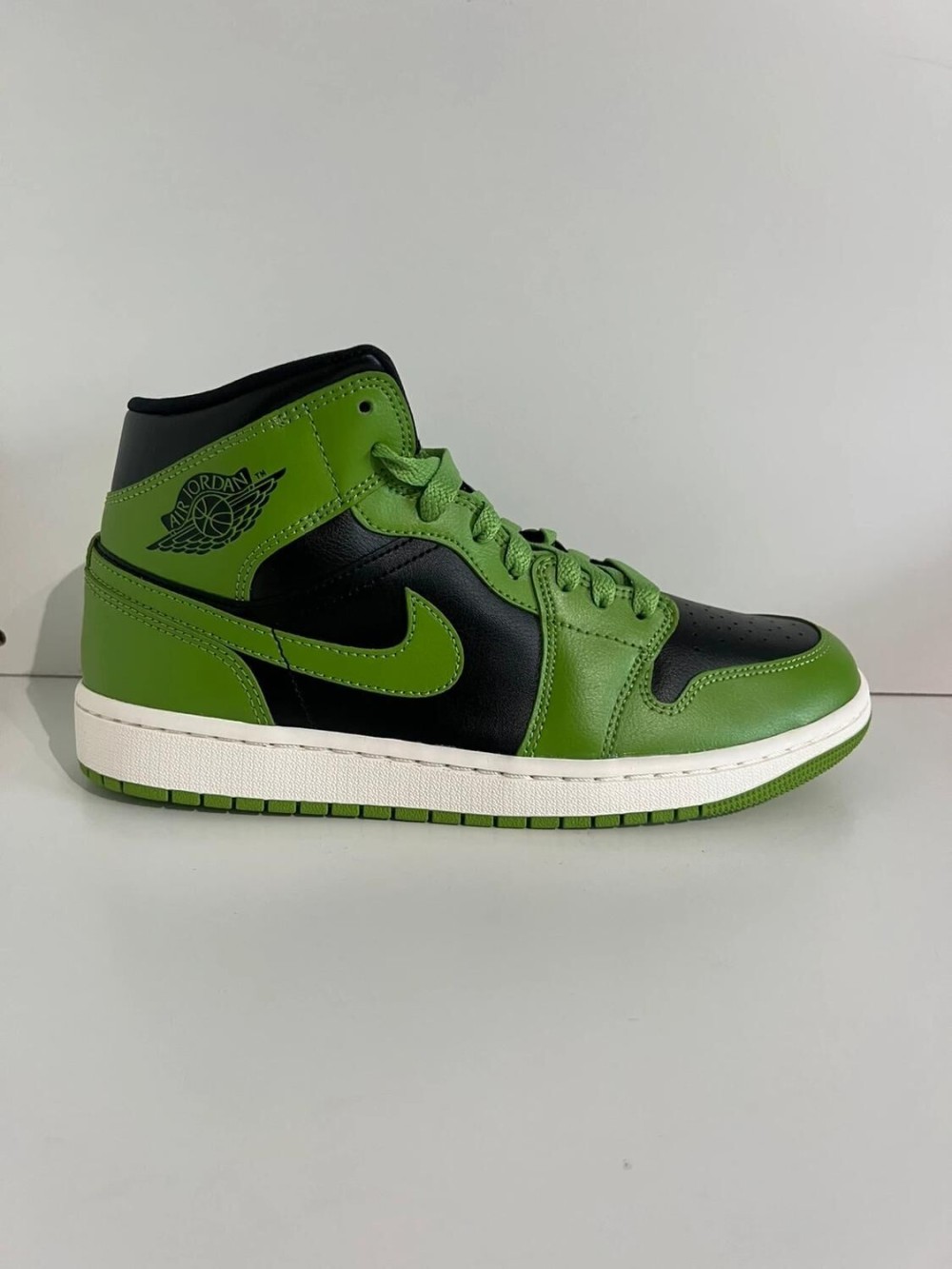 Nike Air Jordan 1 mid Altitude Green (W)