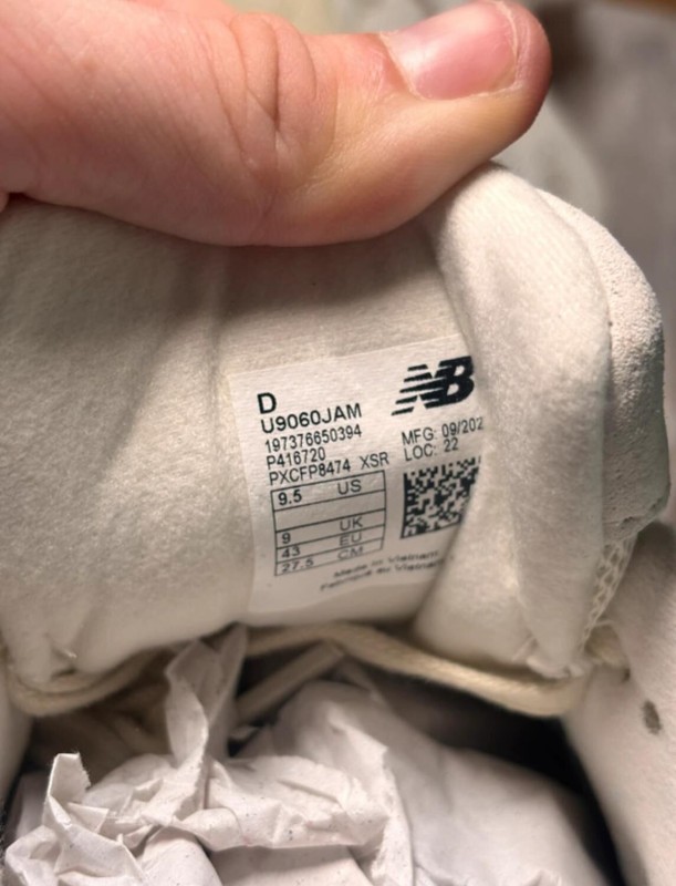 New Balance 9060 sea salt brown beige taille 43 2