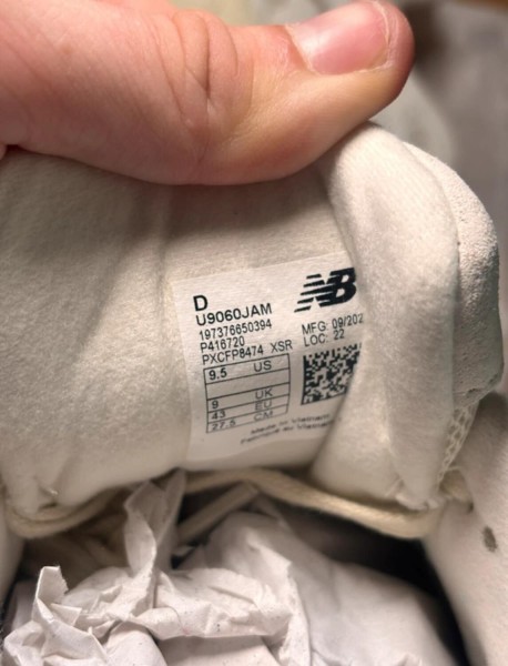 New Balance 9060 sea salt brown beige taille 43