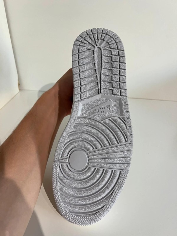 Nike Air Jordan 1 mid Craft Inside Out 2