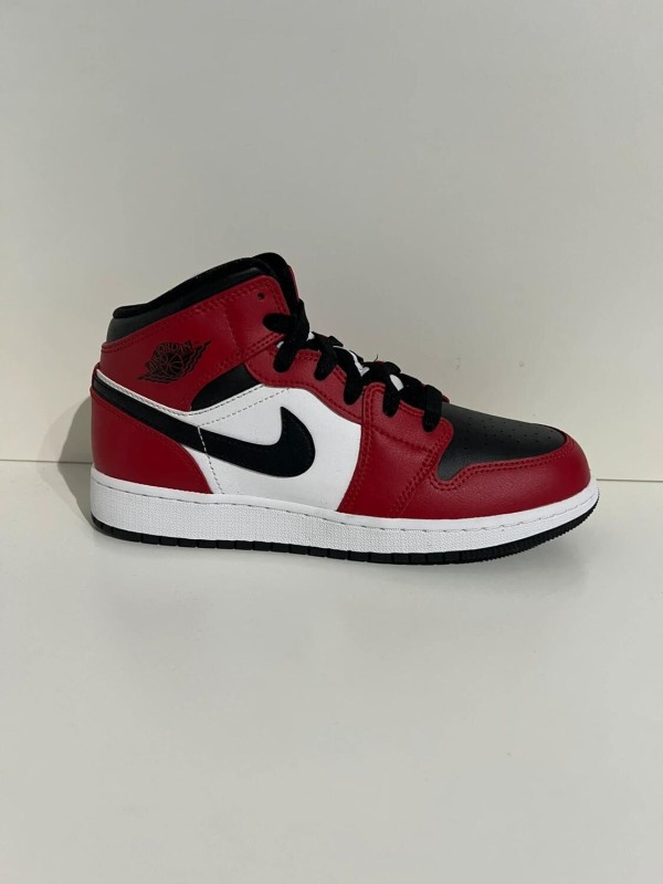 Nike Air Jordan 1 mid Chicago Toe (GS) 2