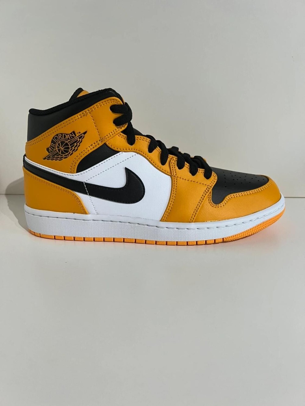 Nike Air Jordan 1 mid Taxi