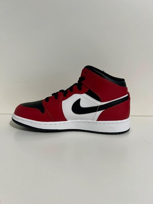 Nike Air Jordan 1 mid Chicago Toe (GS) 2