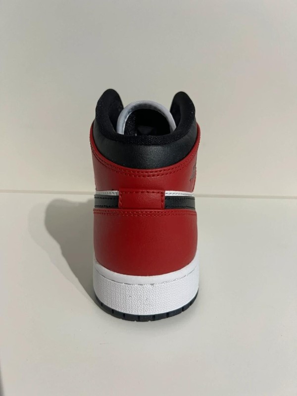 Nike Air Jordan 1 mid Chicago Toe (GS) 2