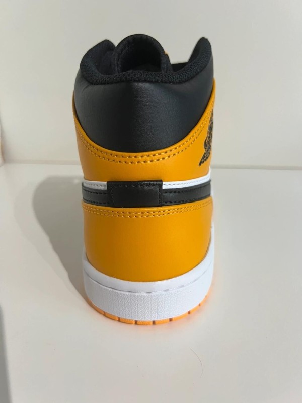 Nike Air Jordan 1 mid Taxi 2