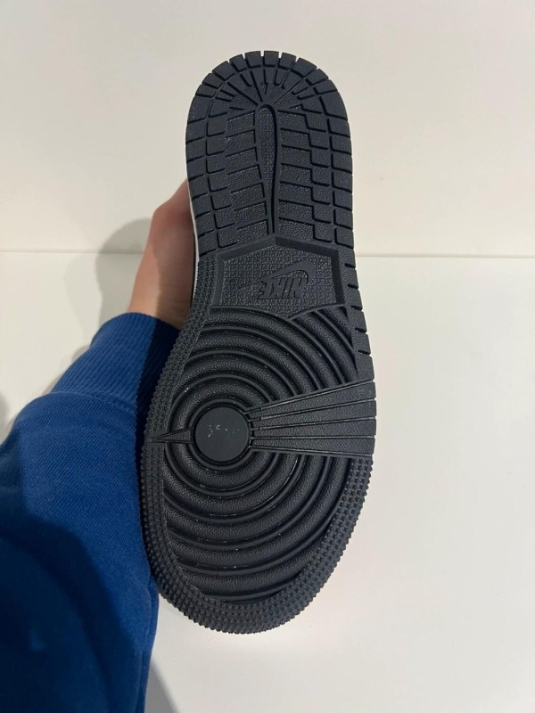 Nike Air Jordan 1 mid Chicago Toe (GS) 2