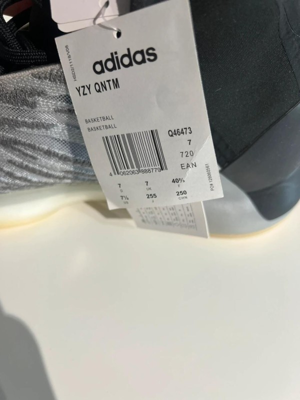 Yeezy Quantum Lifestyle Model 2