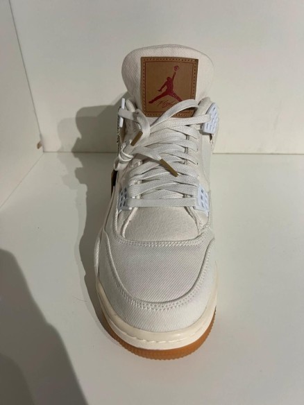 Nike Air Jordan 4 X Levi’s White (Levi’s tag)