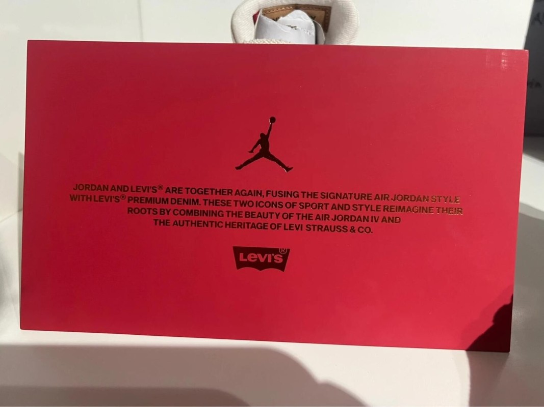 Nike Air Jordan 4 X Levi’s White (Levi’s tag) 2
