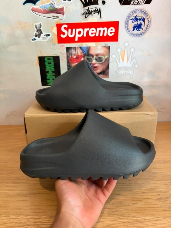 Adidas Yeezy slide onyx
