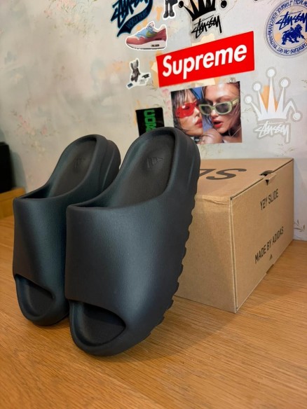 Adidas Yeezy slide onyx