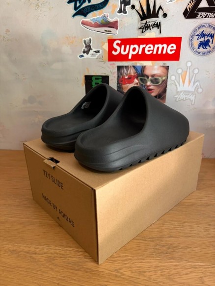Adidas Yeezy slide onyx