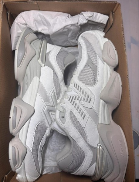 New balance 9060 grey moonbeam taille 40,5