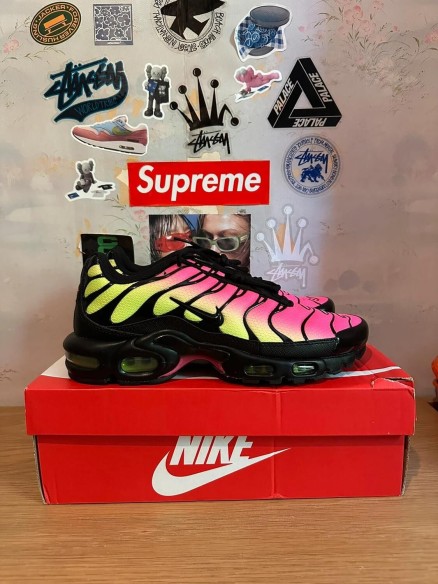 Nike Air Max Plus Hyper Pink