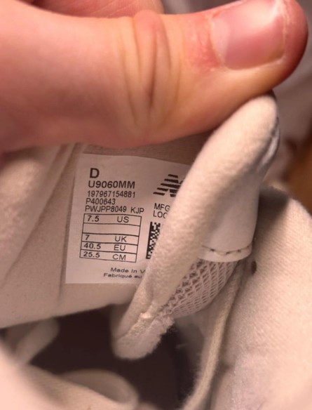 New balance 9060 grey moonbeam taille 40,5