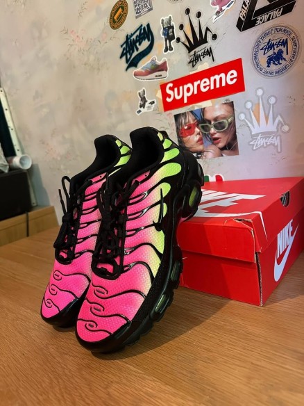 Nike Air Max Plus Hyper Pink