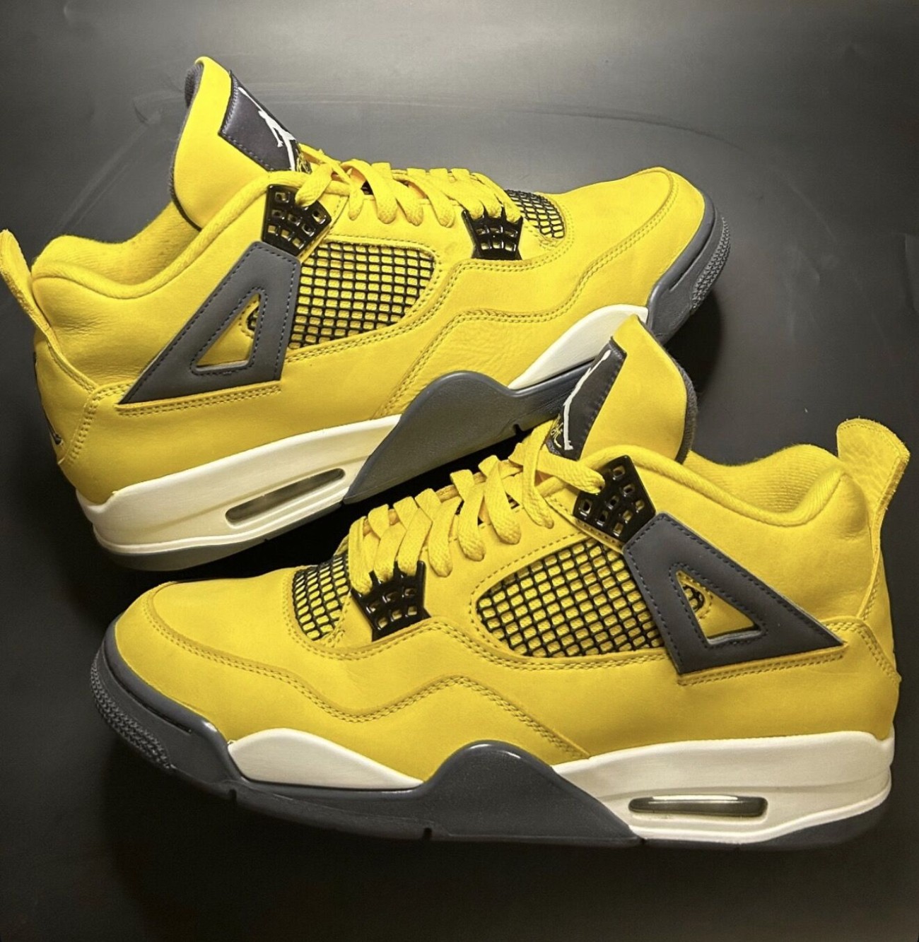 JORDAN 4 LIGHTNING