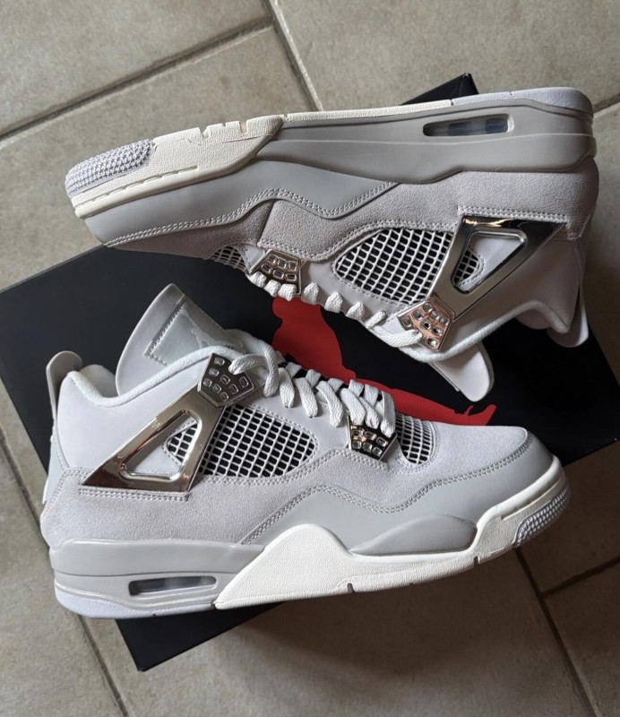 Jordan 4 Frozen Moments