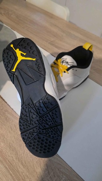 Jordan baskets neuves blanc gris jaune – Pointure 43