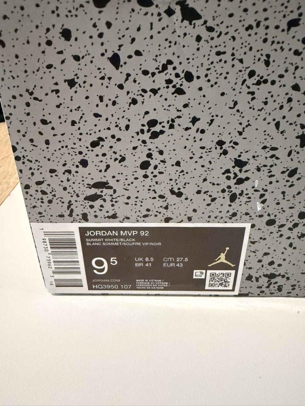 Jordan baskets neuves blanc gris jaune – Pointure 43