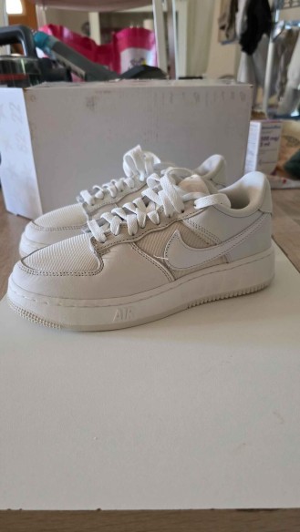 Nike One Low blanches neuves – Pointure 36,5