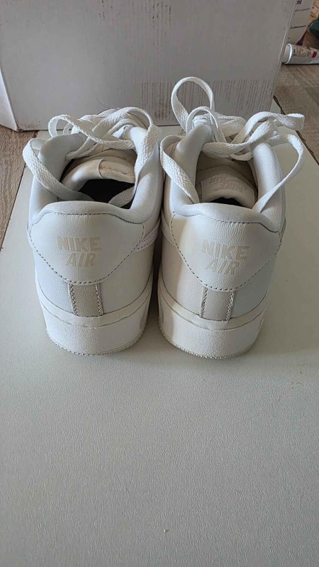 Nike One Low blanches neuves – Pointure 36,5 2