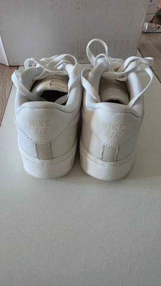 Nike One Low blanches neuves – Pointure 36,5