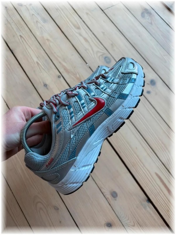 Nike p-6000 Silver Red / taille 35,5 2