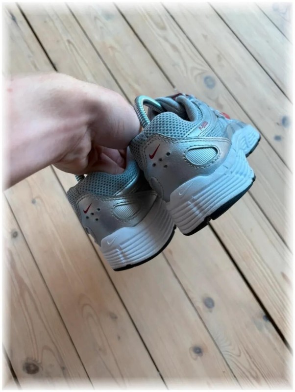 Nike p-6000 Silver Red / taille 35,5 2