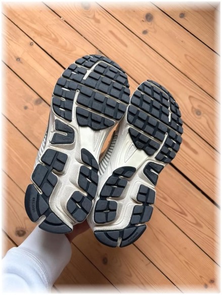 Nike vomero 5 Silver - taille 36