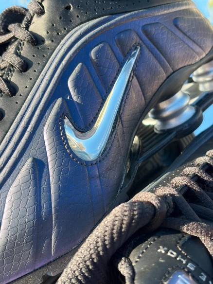 Nike Shox R4 Jewel QS Black Metallic Silver Purple Dynasty - Taille 38,5