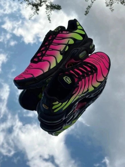 Nike Air Max Plus Black Hyper Pink Volt - Taille 42,5